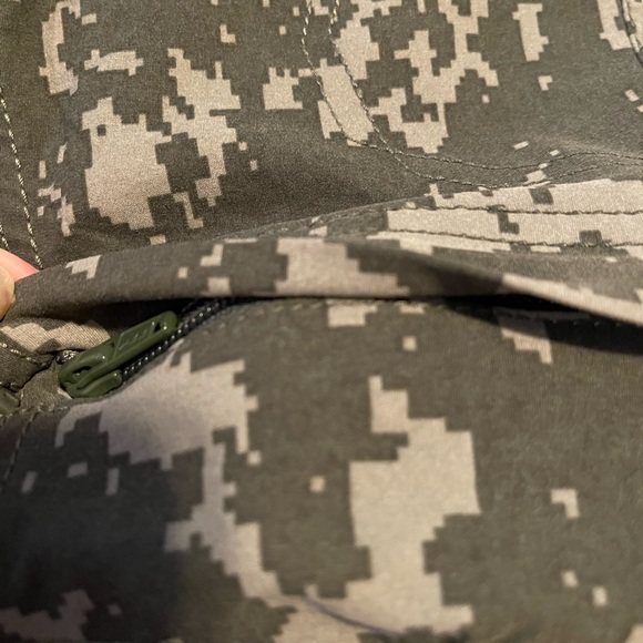 Eddie Bauer Boys Convertible Zip-Off Camo Joggers NWT - Picture 5 of 9